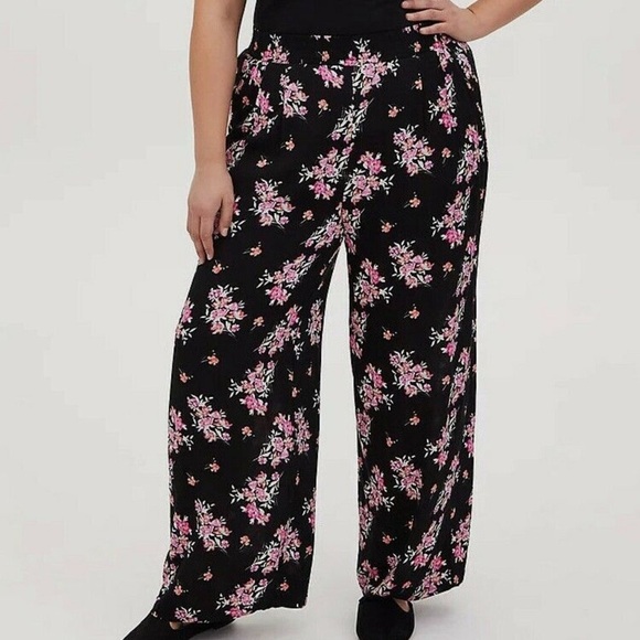 Torrid Black and Pink Floral Wide Leg Pants - Picture 8 of 8